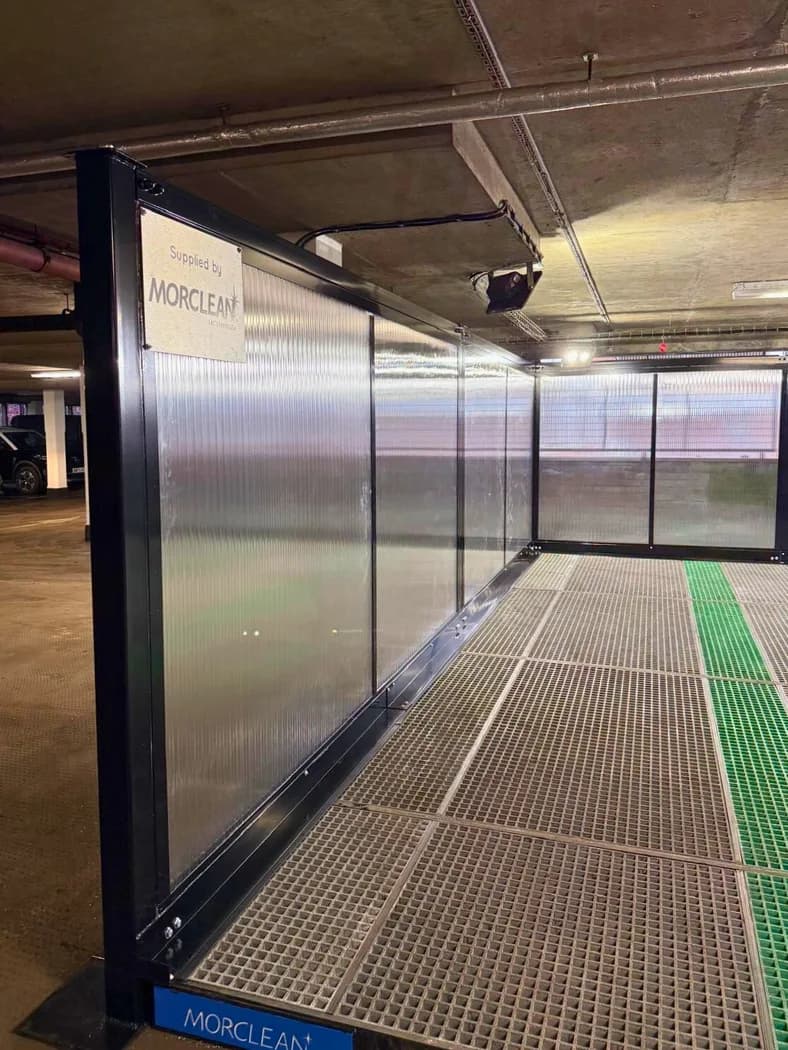 Multi-storey jet wash installation